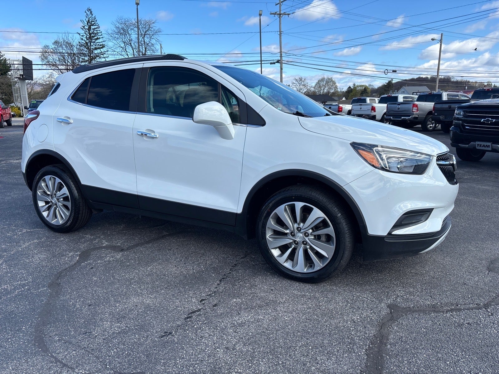 2020 Buick Encore Preferred in Summit White (Gaz) — front three-quarter view